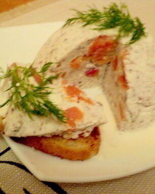 Паштет из слабосоленой семги под соусом