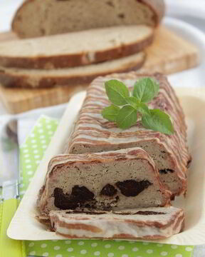 Паштет из свиной печени с черносливом