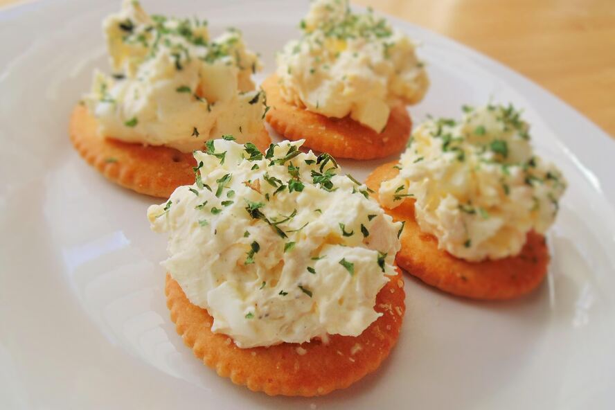 Рецепт яичного паштета с плавленым сыром