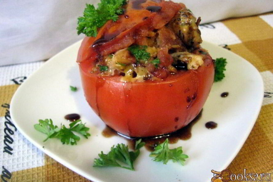 Рецепт помидоров фаршированных курицей, сыром и гренками