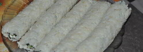 горячие роллы в панировочных хлопьях. Шаг 3