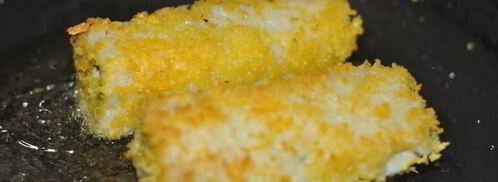 горячие роллы в панировочных хлопьях. Шаг 5