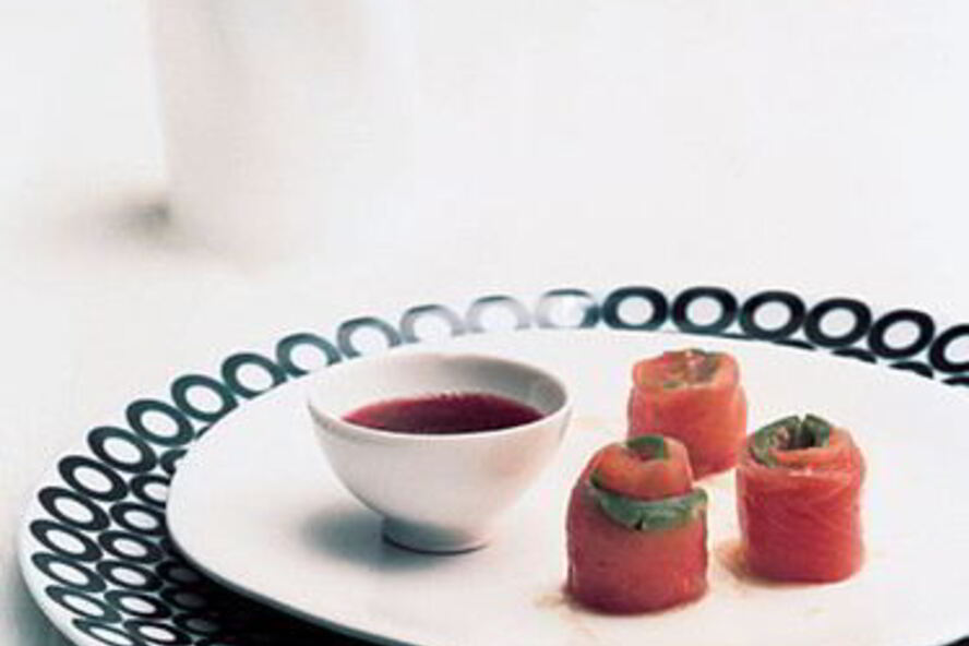 Рецепт роллов с авокадо и гранатовым соусом