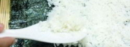 роллы с колбасой. Шаг 2