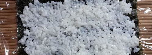 роллы с крабовым мясом и семгой. Шаг 4