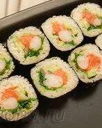 Роллы с креветками, чукой и лососем