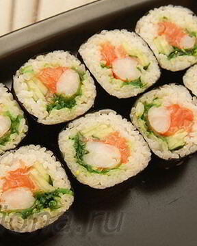 Роллы с креветками, чукой и лососем