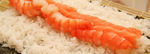 роллы с креветками, чукой и лососем. Шаг 4