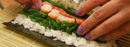 роллы с креветками, чукой и лососем. Шаг 7