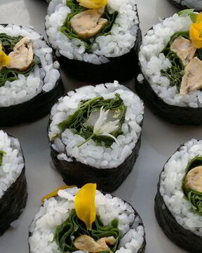 Роллы с мидиями