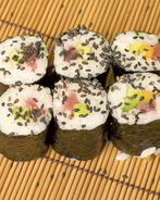 Роллы с тунцом и овощами