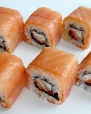 Сливочный ролл с икрой тобико