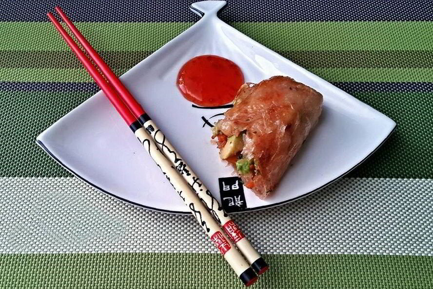 Рецепт спринга-роллов с креветкой и авокадо