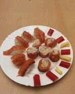 Суши и роллы большие