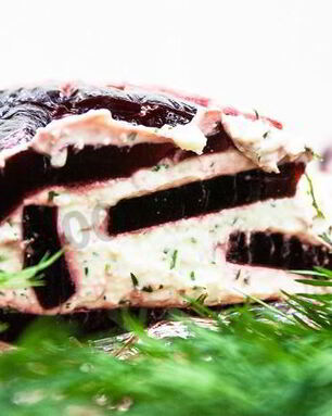 Свекольный ролл с творогом