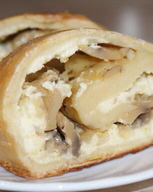 Картофельный рулет с грибами