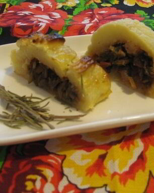 Картофельный рулет с овощами