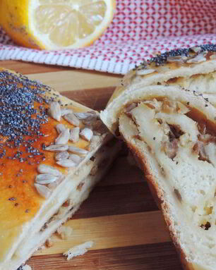 Картофельный рулет с вешенками