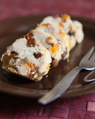 Куриный рулет с сухофруктами