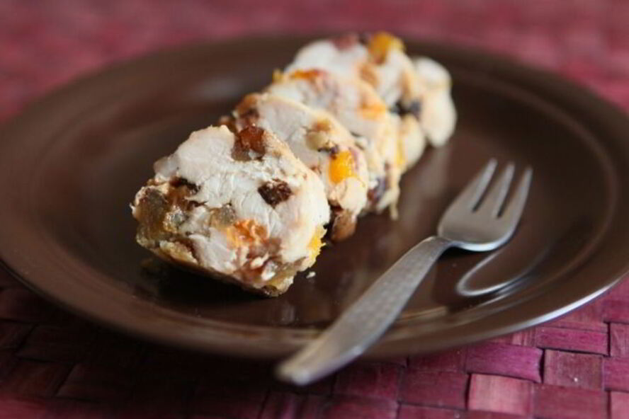 Рецепт куриного рулета с сухофруктами