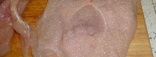 куриный рулет со шпинатной начинкой и грибным соусом. Шаг 6