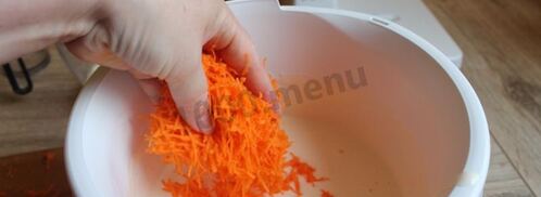 морковный рулет с сыром маскарпоне. Шаг 3