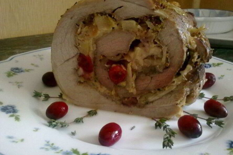 Рецепт рулета с квашеной капустой, яблоком и клюквой