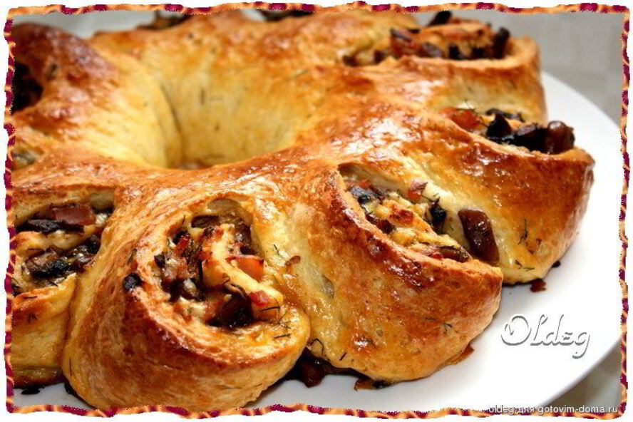 Рецепт рулета-цветка с грибами, ветчиной и сыром