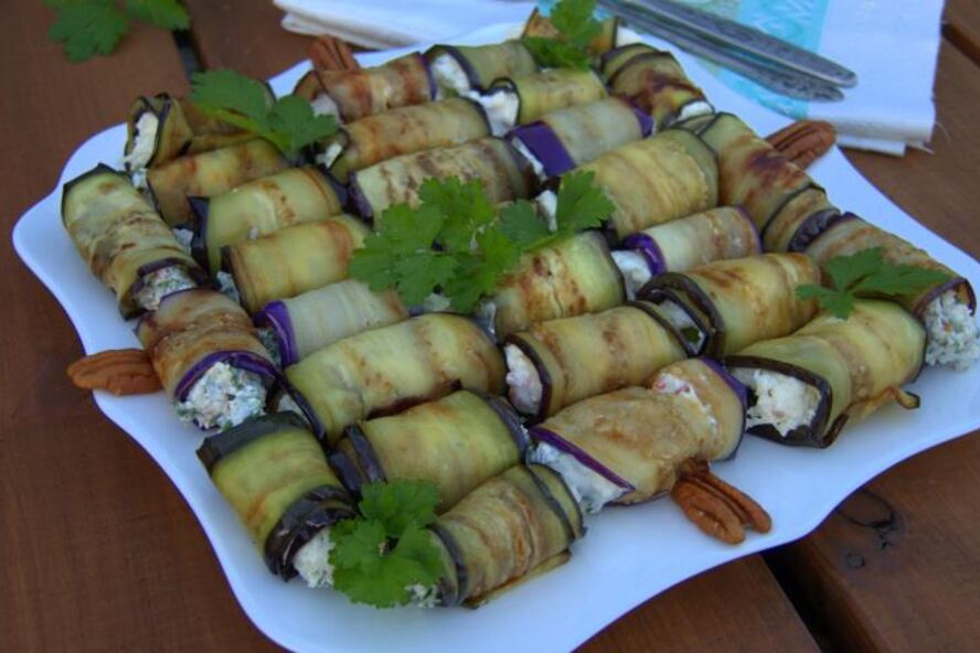 Рецепт рулетиков из баклажан с тремя начинками