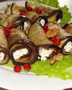 Рулетики из баклажанов с творожной начинкой