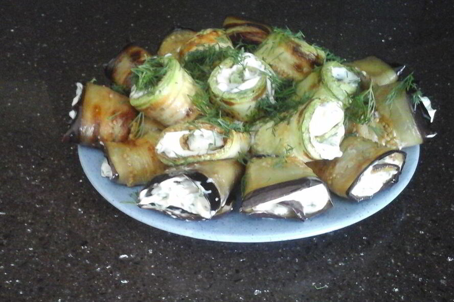 Рецепт рулетиков из кабачков и баклажанов