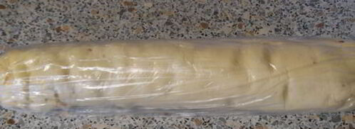 сырный рулет с сухофруктами и орехами. Шаг 10