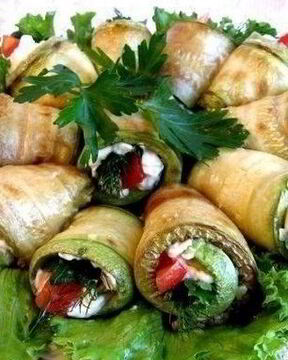 Закусочные рулетики из кабачков с сыром