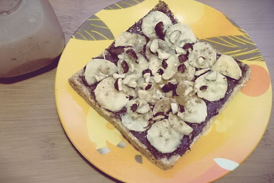 Рецепт бананова-орехового сэндвич с нутеллой
