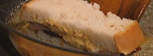 мини-сэндвичи с ветчиной, вялеными помидорами и сыром. Шаг 4