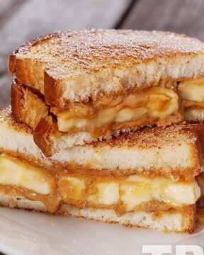 Сладкий сэндвич с шоколадом и грушей