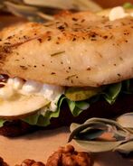 Сэндвич Прованс с рыбой и грушей