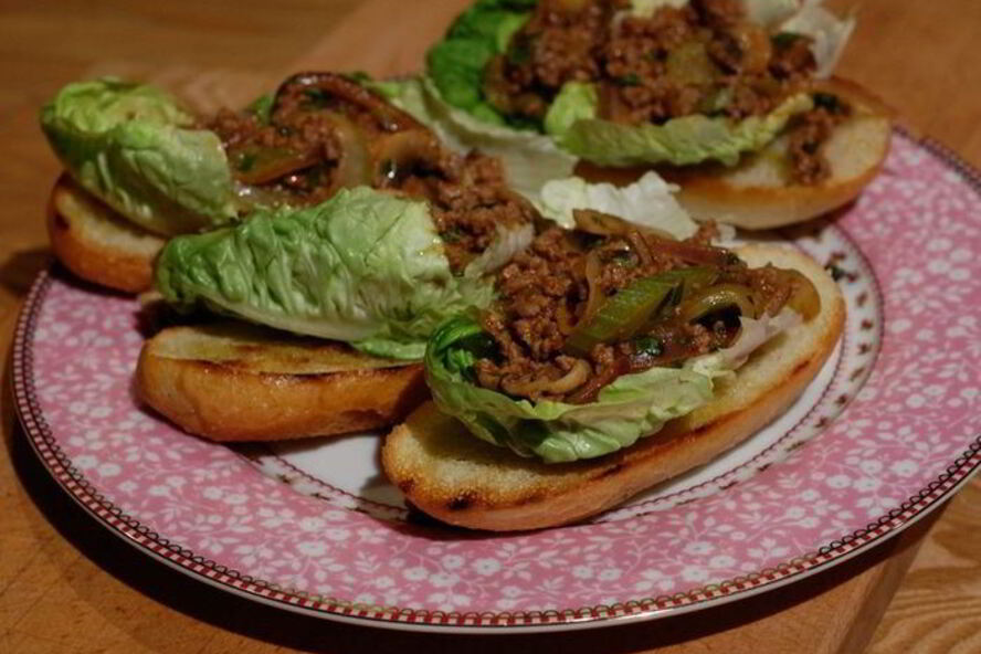 Рецепт сэндвича с говядиной, грибами и сельдереем