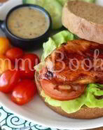 Сэндвич с куриной грудкой в меду