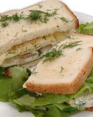 Сэндвич с омлетом из норвежской сельди