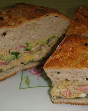 Сэндвич с салатом Ницца