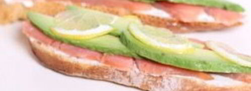 сэндвич со слабосоленой семгой и авокадо. Шаг 5