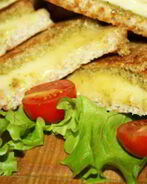 Сэндвичи с сыром и соусом песто