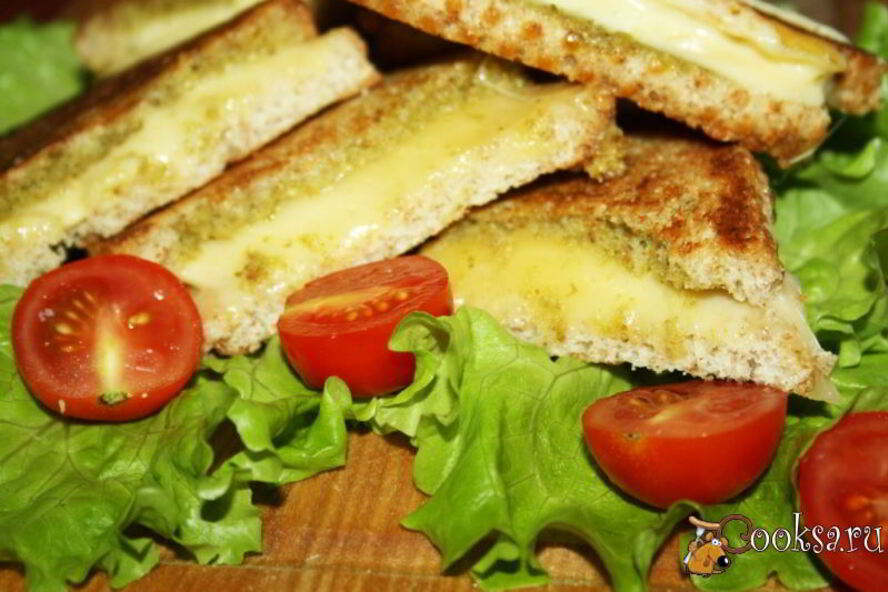 Рецепт сэндвичей с сыром и соусом песто