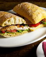 Теплый сэндвич с куриной грудкой