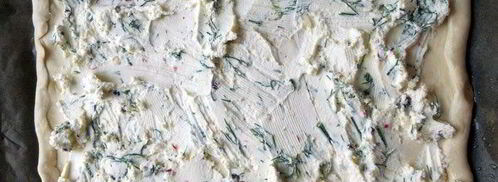 слоеные тарталетки с копченым лососем, маскарпоне и горошком. Шаг 3