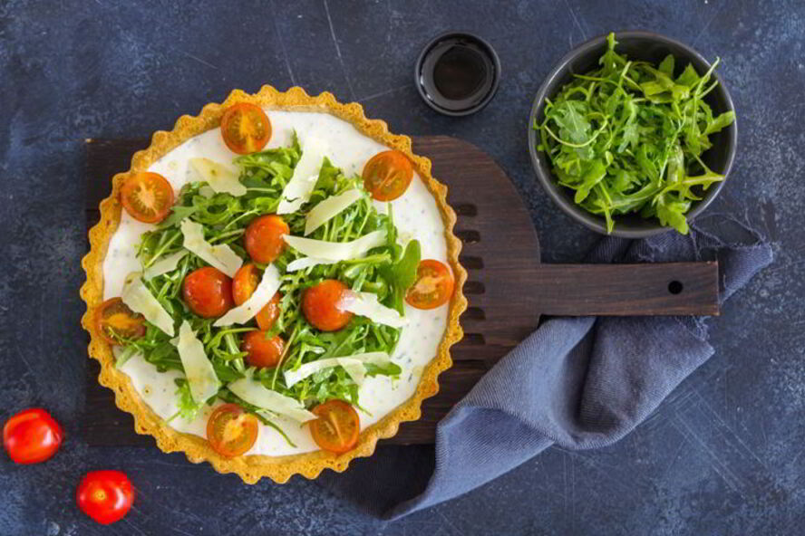 Рецепт тарталетки со сливочным сыром с помидорами, цуккини и рукколой