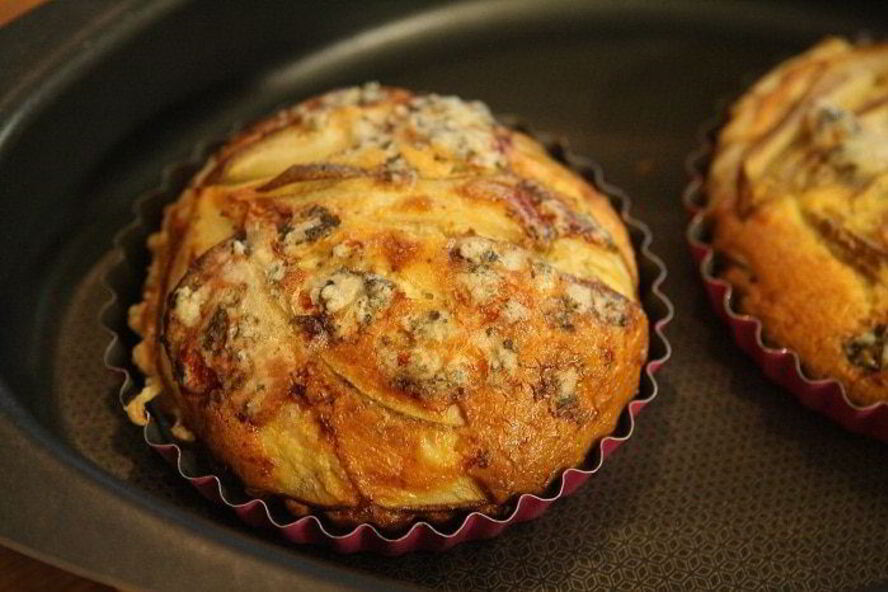 Рецепт тарталеток из слоеного теста с грушей и голубым сыром