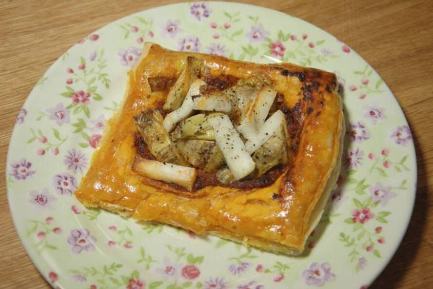 Рецепт тарталеток с козьим сыром, артишоками и соусом песто