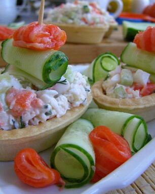 Тарталетки с красной рыбой